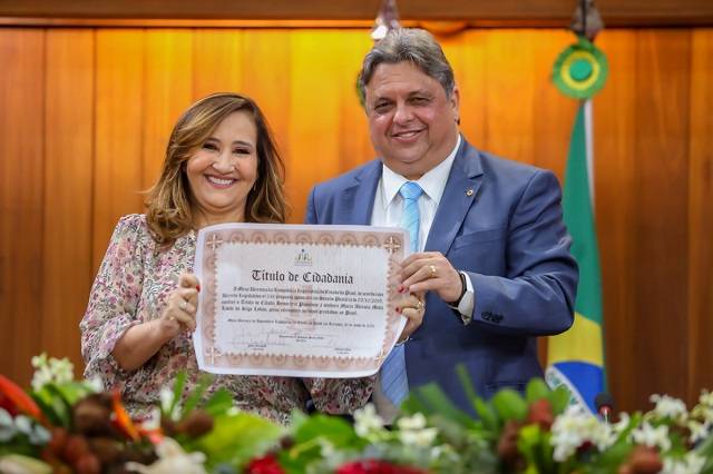 Maria Adriana Mota Lavôr do Rêgo Lobão com o deputado Júlio Arcoverde